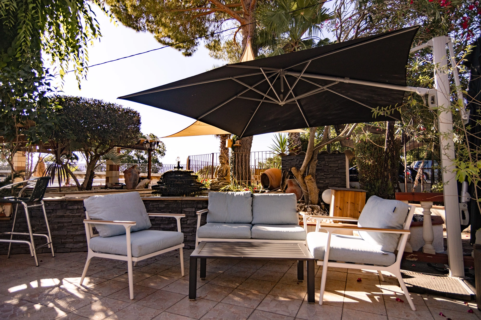 Terrasse de l'hôtel restaurant Mon Auberge à Lunel